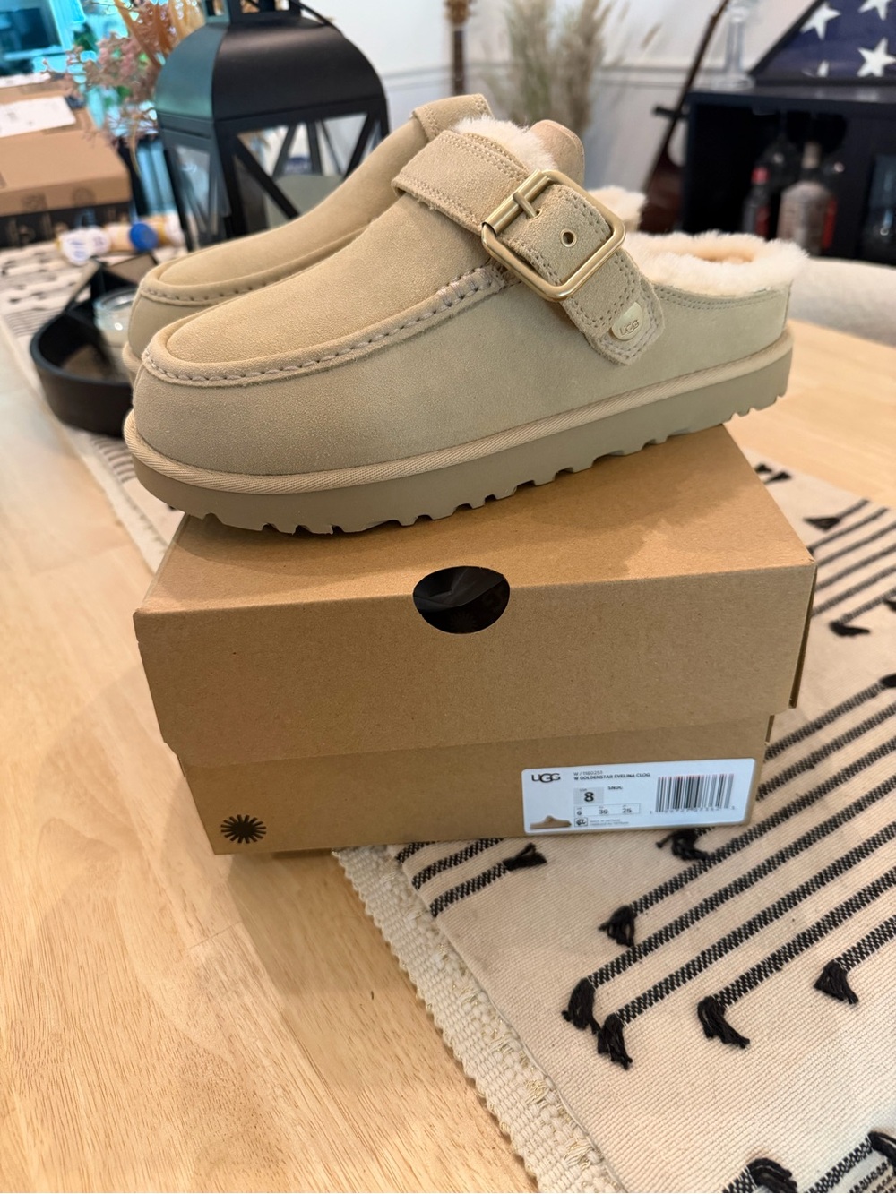 UGG GOLDENSTAR EVELINA CLOG in Sand Castle